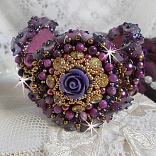 Bracelet La Passionn&eacute;e de Venise brod&eacute; avec un ruban de soie Purple, des pierres semi-pr&eacute;cieuse : Les sugililtes et des rocailles