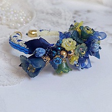 Bracelet Cara Royal Soleil brod&eacute; avec dentelle, sequins, fleurs peintes &agrave; la main, rondes et perles Cristal Swarovski