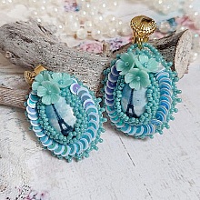 BO Parisienne brod&eacute;es avec cabochons r&eacute;sines, rocailles verres, sequins et clips en laiton