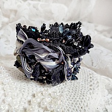 Bracelet Souvenir de Bal manchette brod&eacute; avec perles verres, ruban soie, dentelle, fleurs, argent 925 et Perles Cristal 