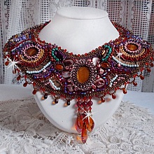 Collier Plastron Topaz Haute-Couture avec des pierres semi-pr&eacute;cieuses et diff&eacute;rentes perles