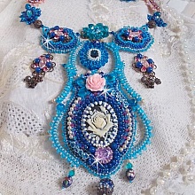 Plastron Belle Epoque, Haute-Couture brod&eacute; avec des Cristaux de Swarovski et diverses belles perles