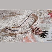 Collier Pampilles Rose et Gris avec des cristaux de Swarovski et perles de haute qualit&eacute;.