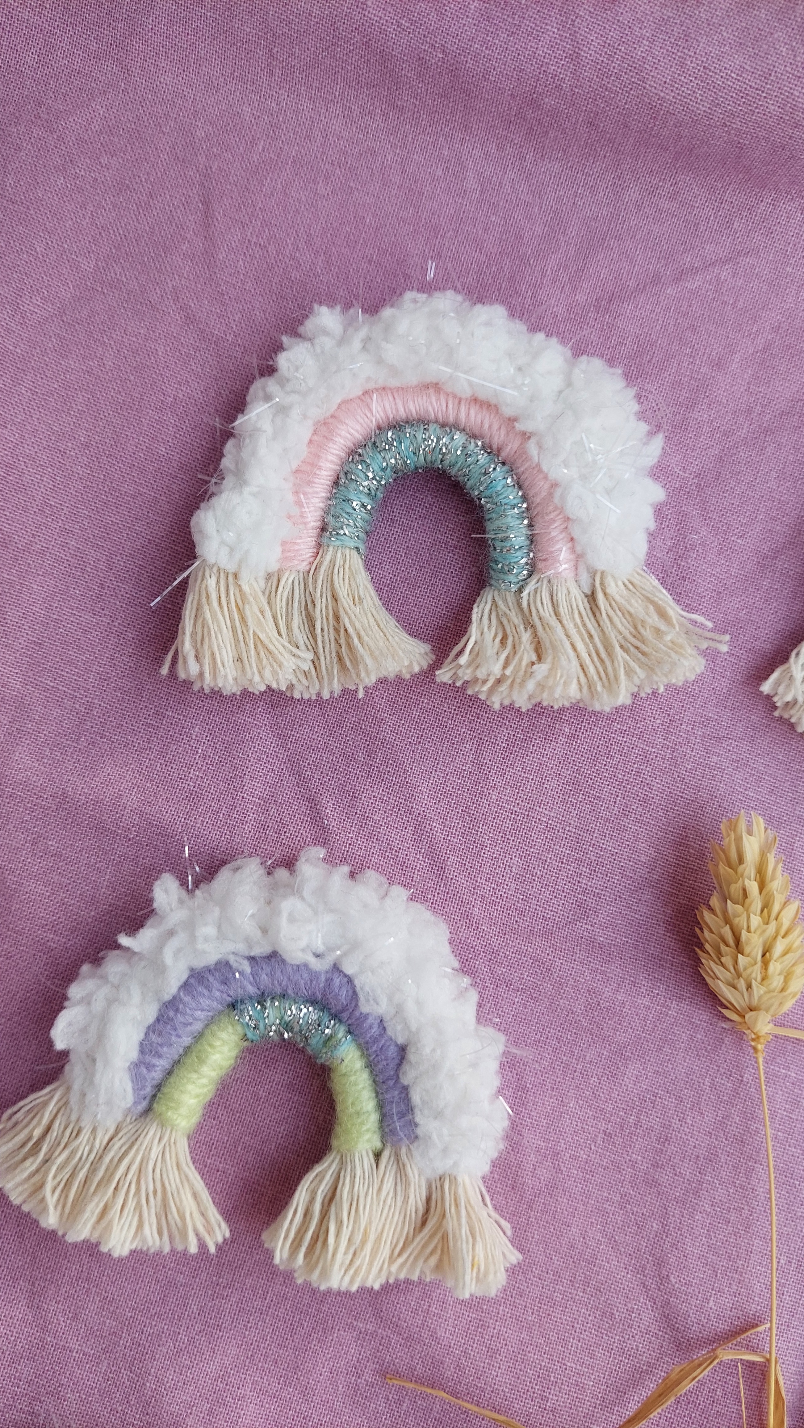 Broche Macram&eacute; Arc-en-ciel