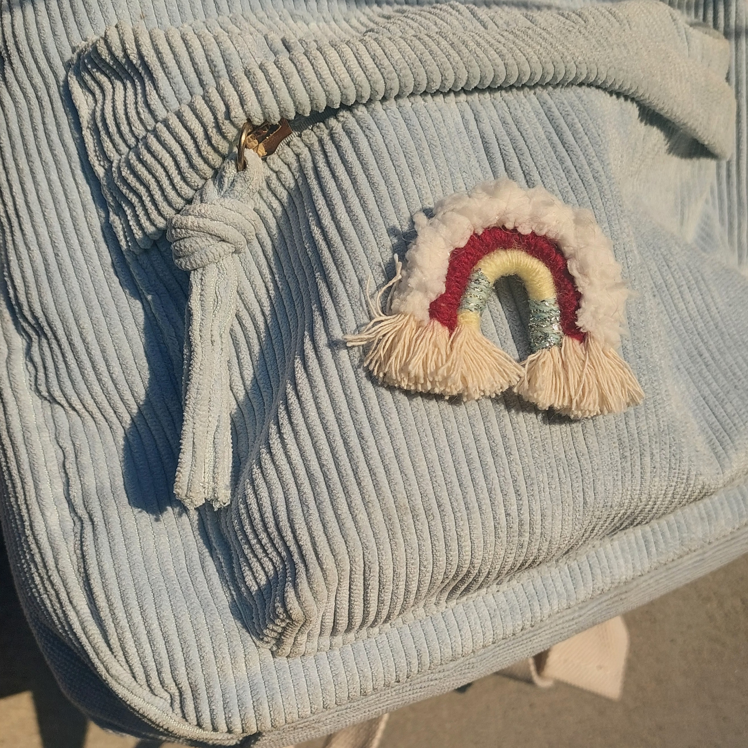 Broche Macram&eacute; Arc-en-ciel