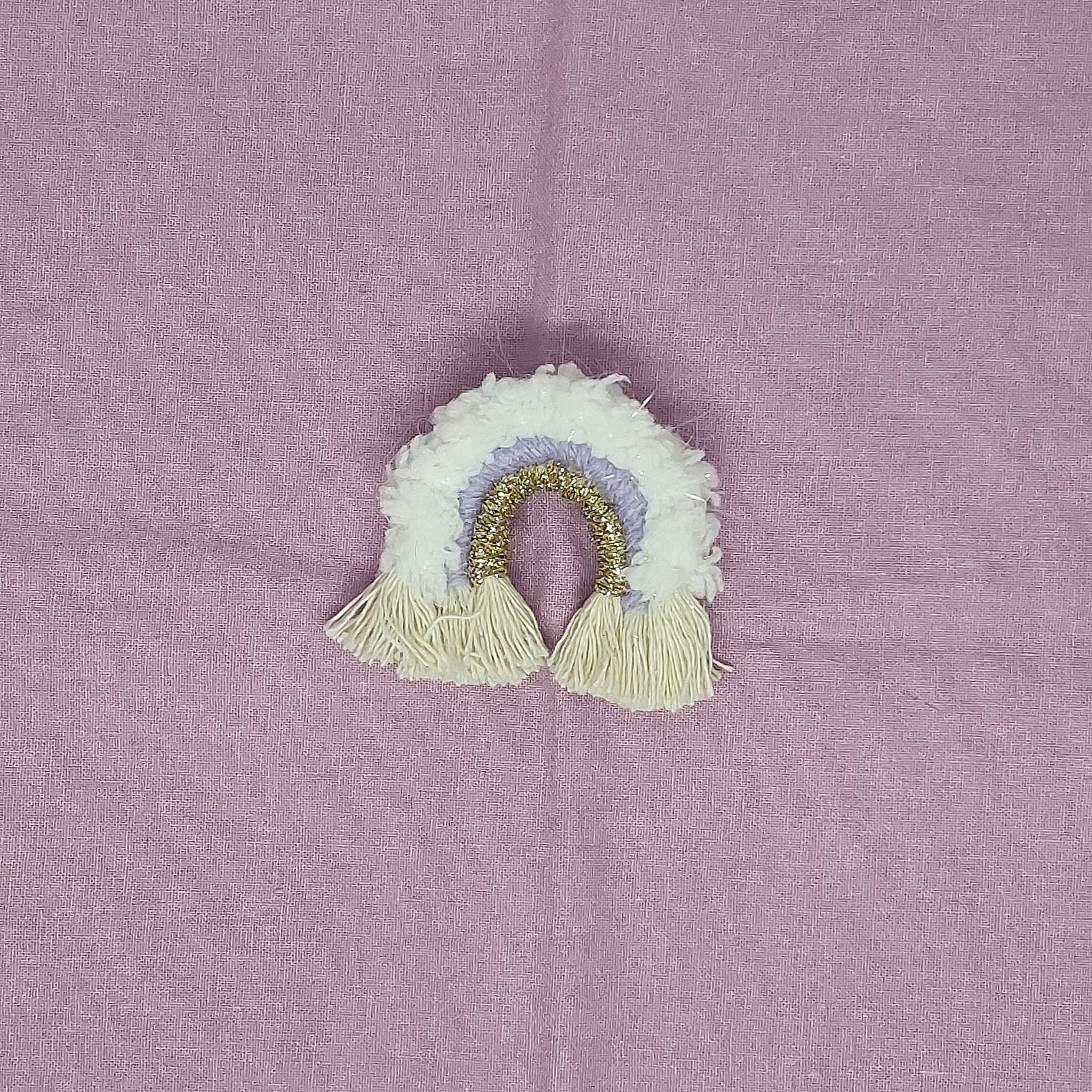 Broche Macram&eacute; Arc-en-ciel