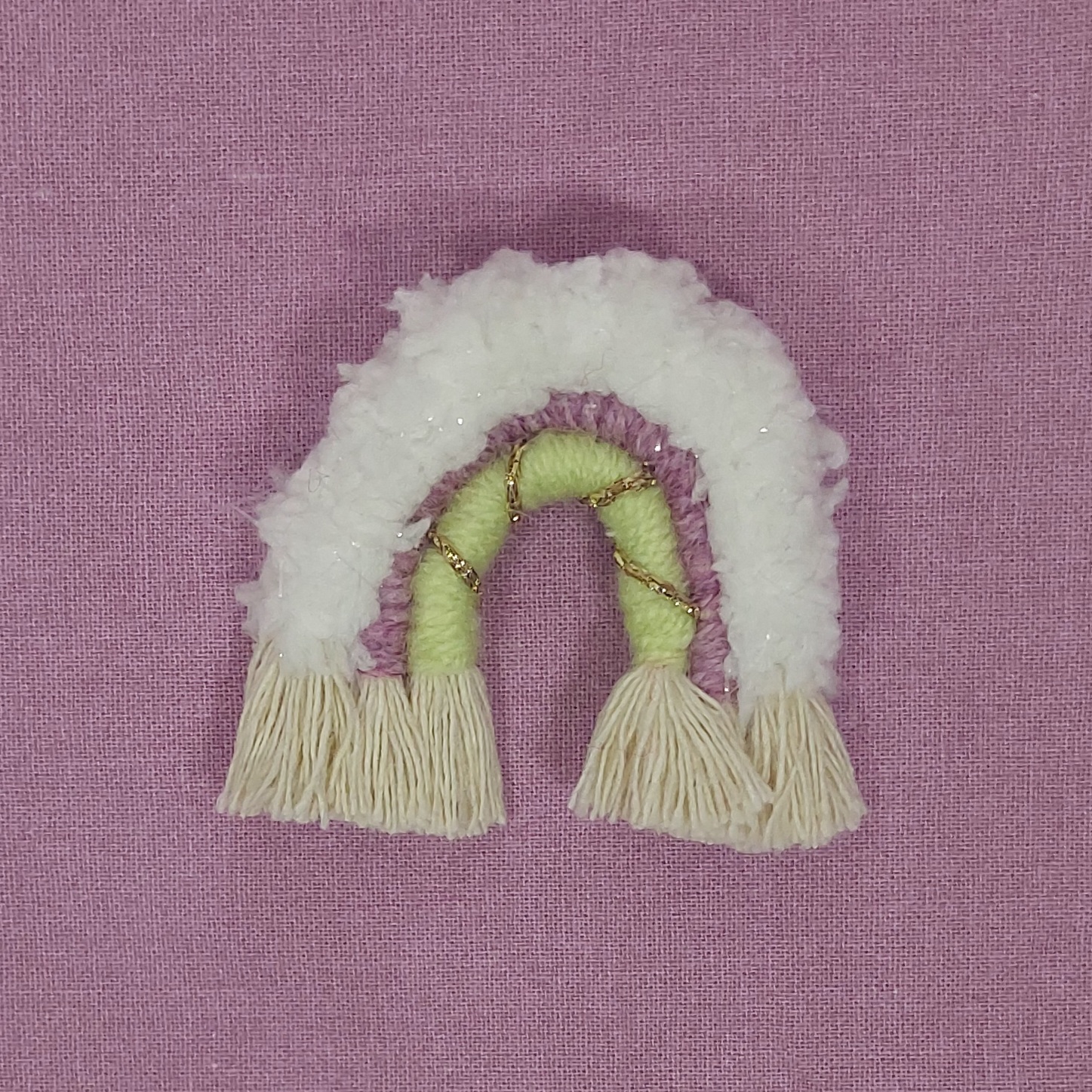 Broche Macram&eacute; Arc-en-ciel