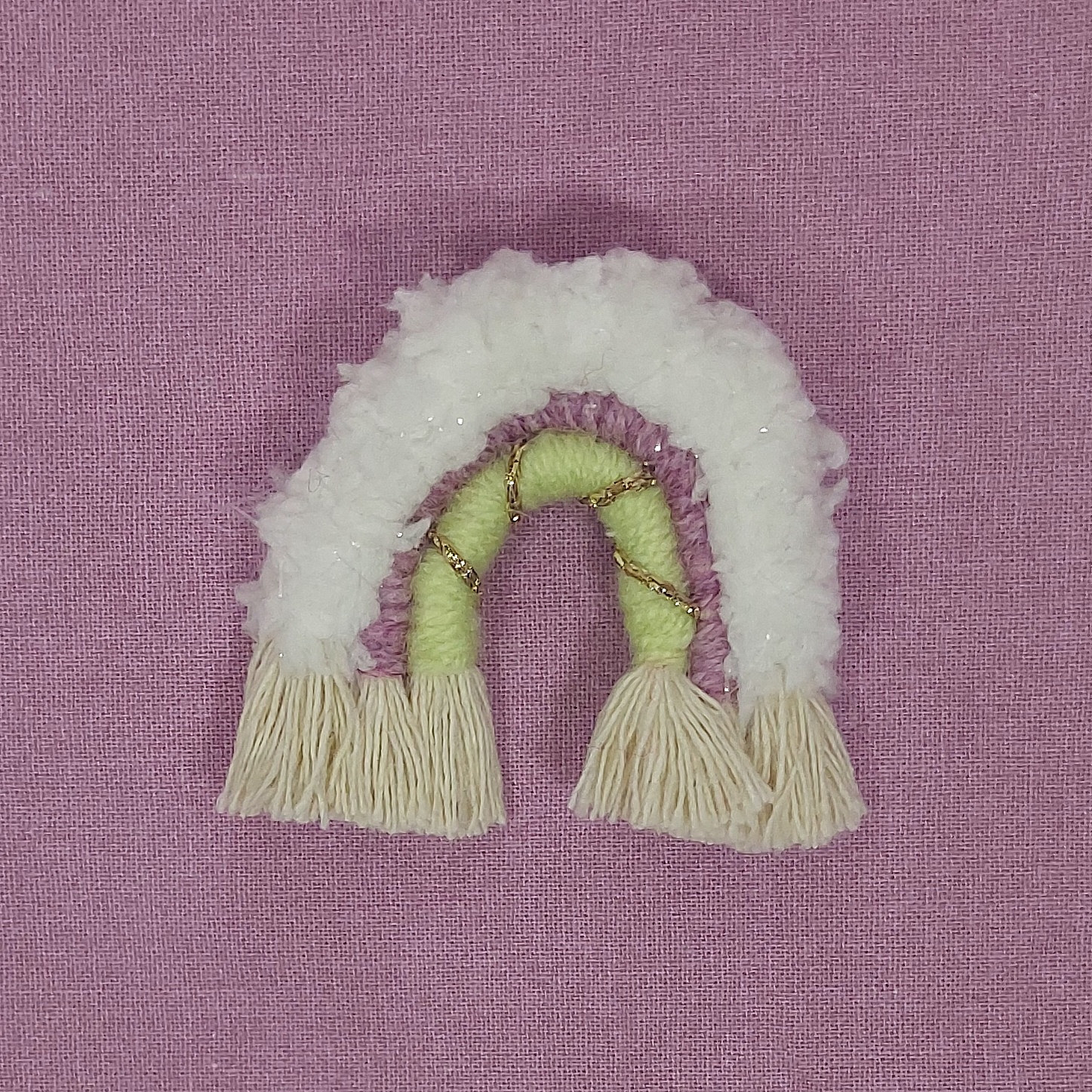 Broche Macram&eacute; Arc-en-ciel