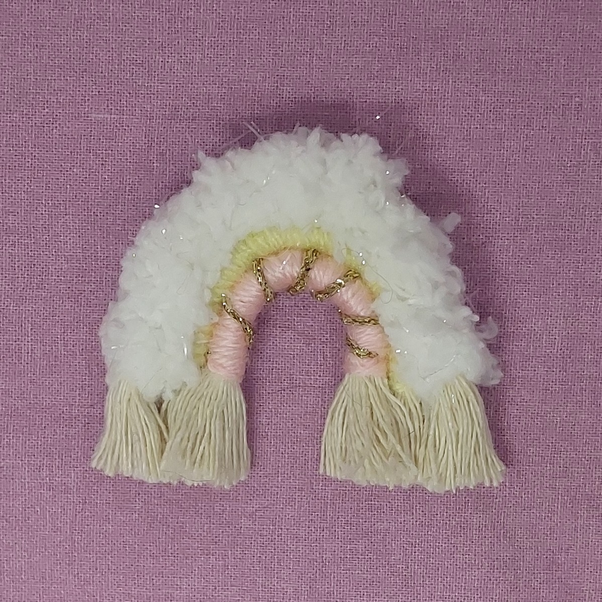 Broche Macram&eacute; Arc-en-ciel