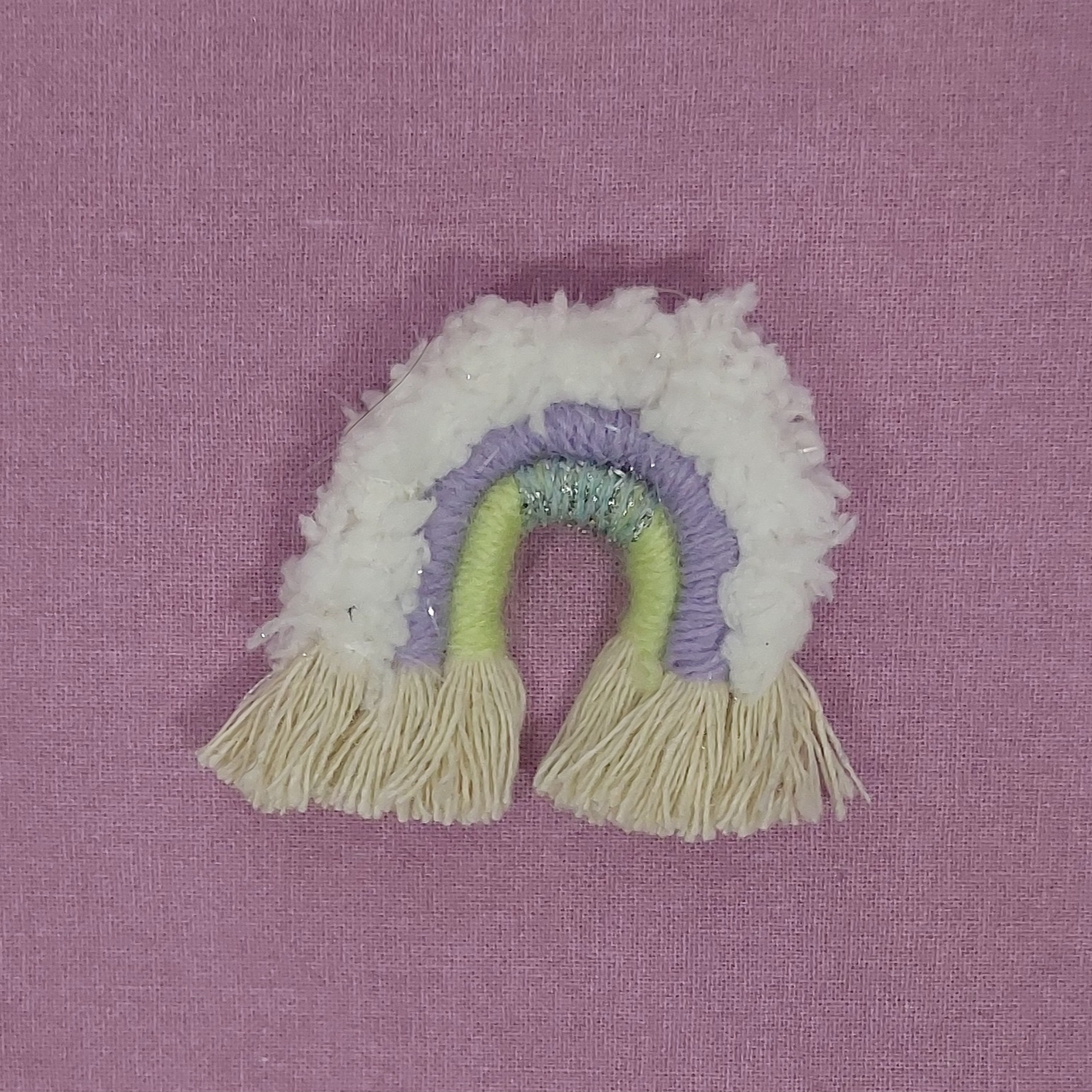 Broche Macram&eacute; Arc-en-ciel