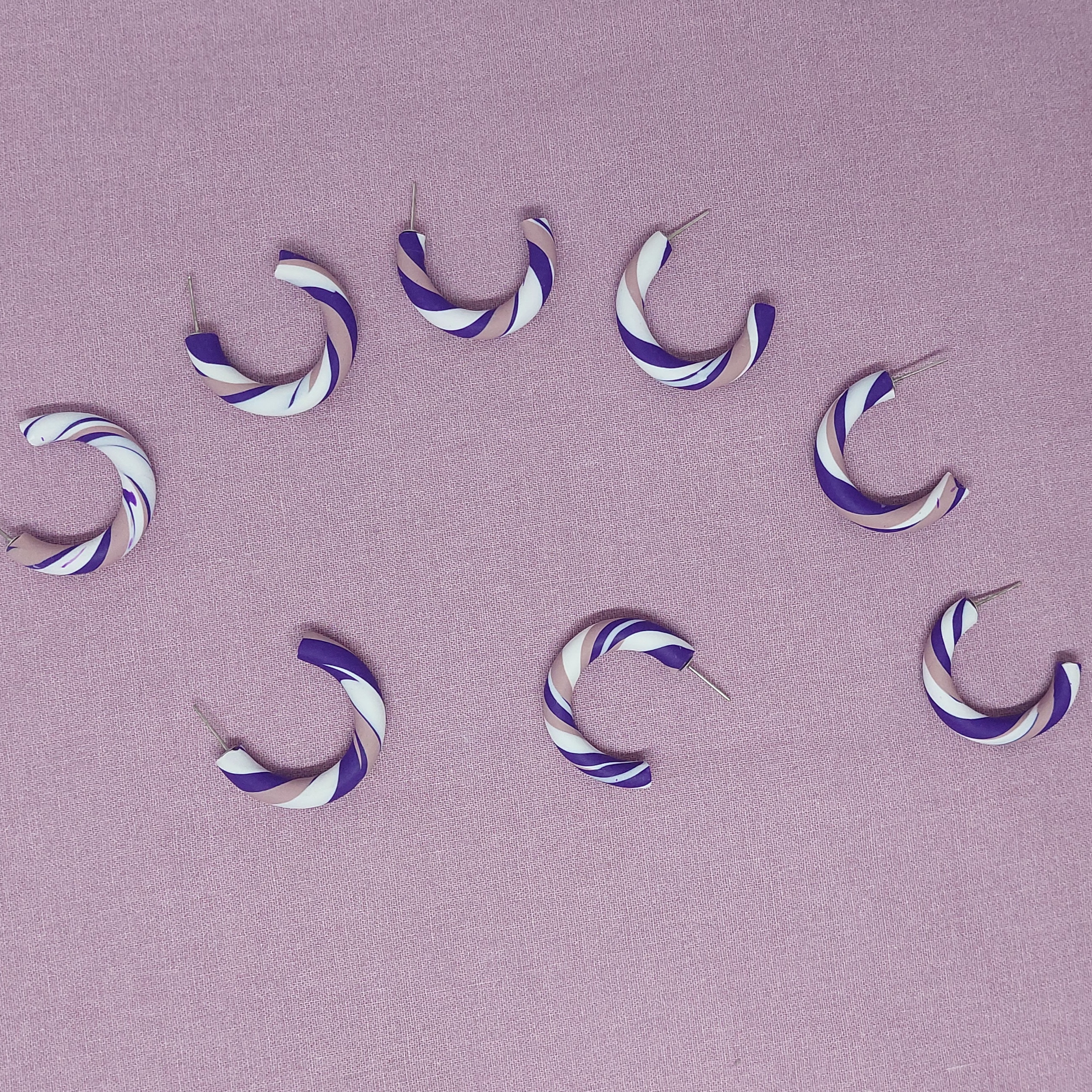 Cr&eacute;oles m&eacute;lang&eacute;es violettes, roses et blanches