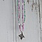 Ras du cou violet &agrave; breloque papillon