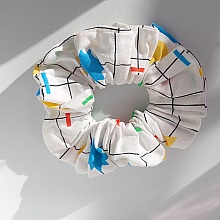 Chouchou blanc &agrave; carreaux et formes color&eacute;es - School